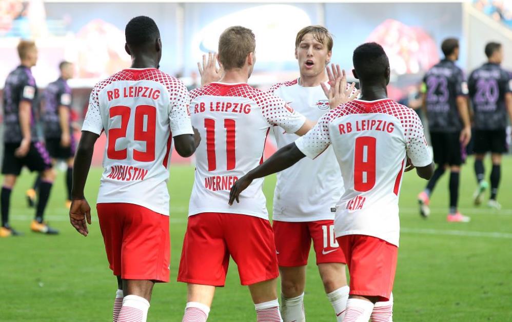 边锋突破一条龙，全场沸腾