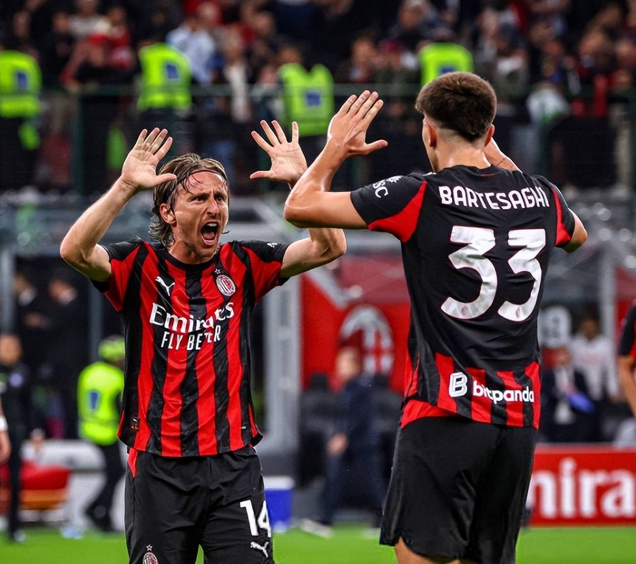 曼联旧将梅开二度：欧冠导演逆袭好戏，20场造17球太犀利