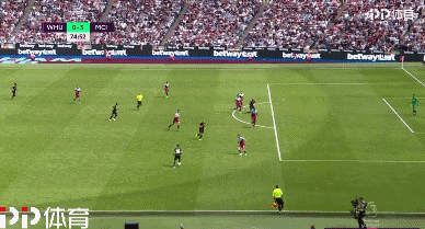 这队的高位逼抢太窒息了